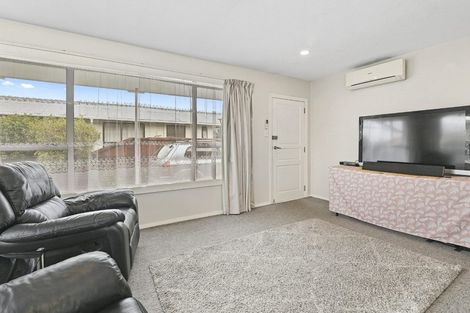 Photo of property in 67 Farquhars Road, Redwood, Christchurch, 8051