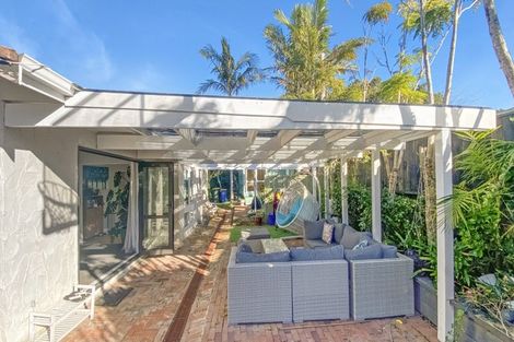 Photo of property in 28 Merriefield Avenue, Forrest Hill, Auckland, 0620