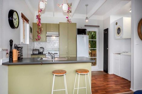 Photo of property in 2 Kenef Road, Paremata, Porirua, 5024