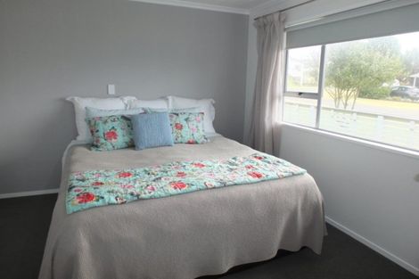 Photo of property in 18 Chrystall Street, Foxton Beach, Foxton, 4815