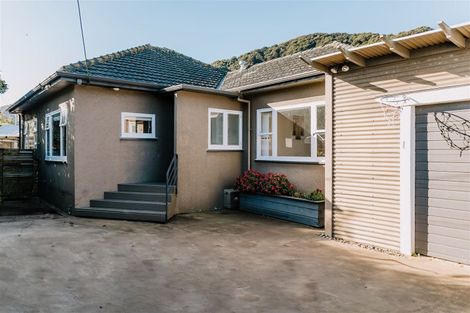 Photo of property in 35 Pukatea Street, Eastbourne, Lower Hutt, 5013