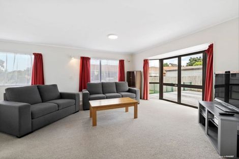 Photo of property in 143 Botany Road, Botany Downs, Auckland, 2010