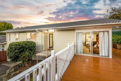 Photo of property in 2/4 Osmond Court, Sunnyvale, Auckland, 0612