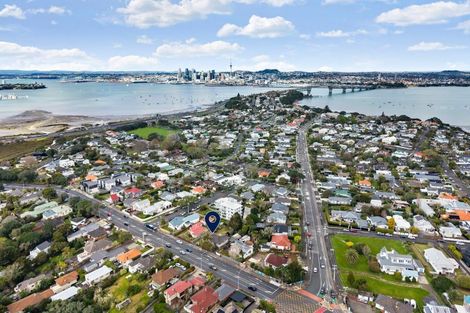 Photo of property in 30 Onewa Road, Northcote Point, Auckland, 0627