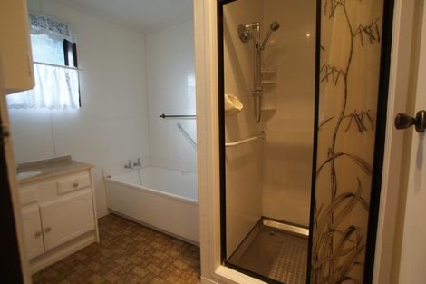 Photo of property in 2/4 Church Street, Onehunga, Auckland, 1061