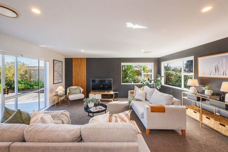 Photo of property in 4 Gladys Place, Kelvin Grove, Palmerston North, 4414