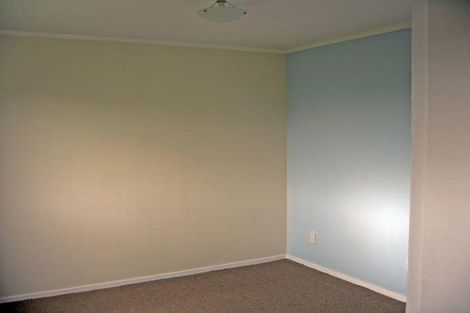 Photo of property in 21a Cotswold Crescent, Newlands, Wellington, 6037