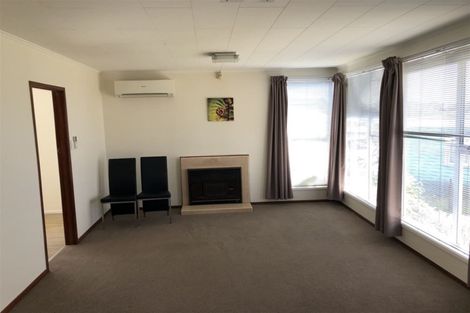 Photo of property in 11 Geoffrey Place, Mangere East, Auckland, 2024