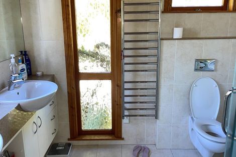 Photo of property in 9 Tawini Road, Titirangi, Auckland, 0604