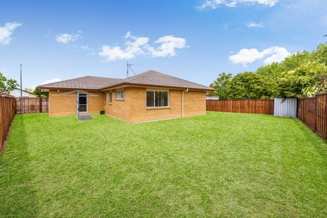 Photo of property in 98 Riverton Drive, Randwick Park, Auckland, 2105