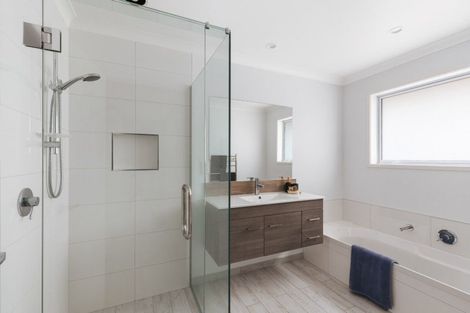 Photo of property in 56 Te Kio Crescent, Papamoa Beach, Papamoa, 3118