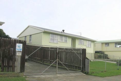 Photo of property in 4 Beauzami Crescent, Ascot Park, Porirua, 5024
