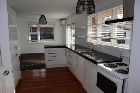 Photo of property in 338 Memorial Avenue, Burnside, Christchurch, 8053