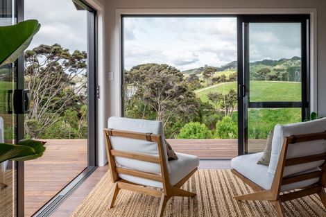 Photo of property in 11 Ti Tree Lane, Stanmore Bay, Whangaparaoa, 0932