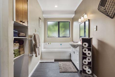 Photo of property in 3 Village Park Drive, Welcome Bay, Tauranga, 3112