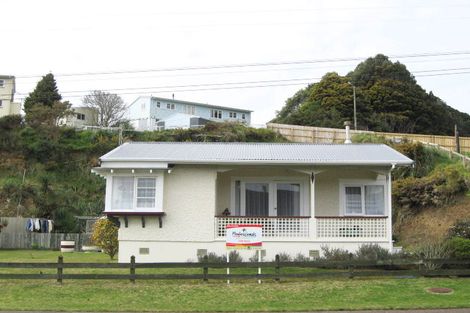 Photo of property in 110 Cook Street, Marfell, New Plymouth, 4310
