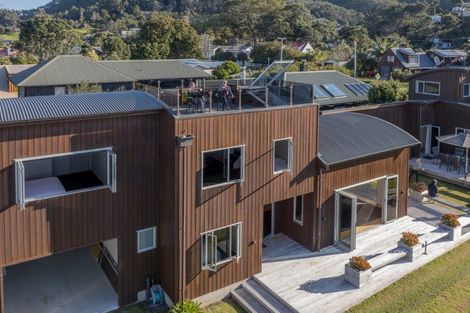 Photo of property in 17 Hahei Beach Road, Hahei, Whitianga, 3591