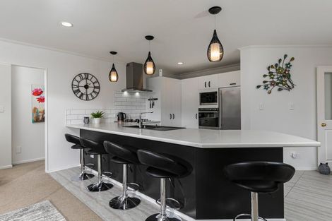 Photo of property in 27 Summerland Drive, Henderson, Auckland, 0612