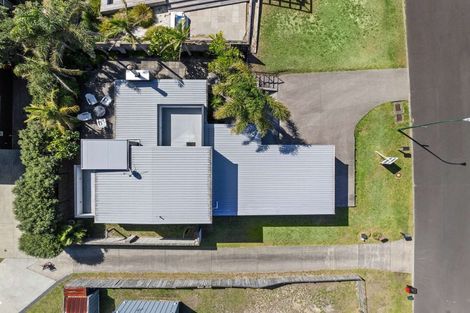 Photo of property in 137 The Fairway, Matarangi, Whitianga, 3592
