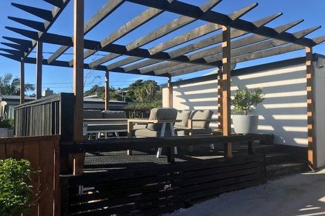 Photo of property in 2/33 Sea Vista Avenue, Beach Haven, Auckland, 0626