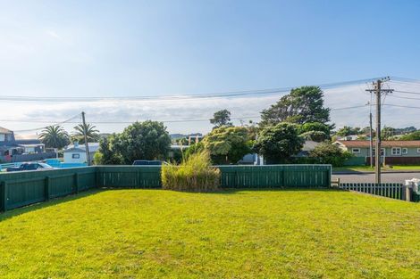 Photo of property in 27 Koromiko Street, Otaki Beach, Otaki, 5512