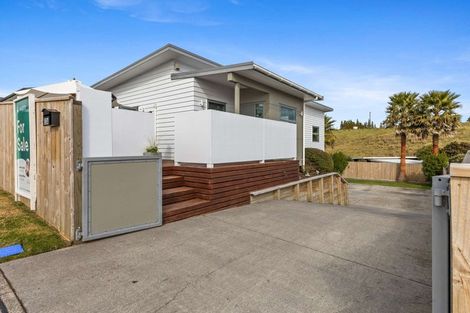 Photo of property in 13a Heta Road, Highlands Park, New Plymouth, 4312
