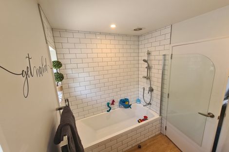 Photo of property in 8a Diosma Place, Botany Downs, Auckland, 2010