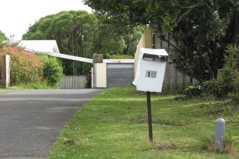Photo of property in 16 Court Town Close, Mangere, Auckland, 2022