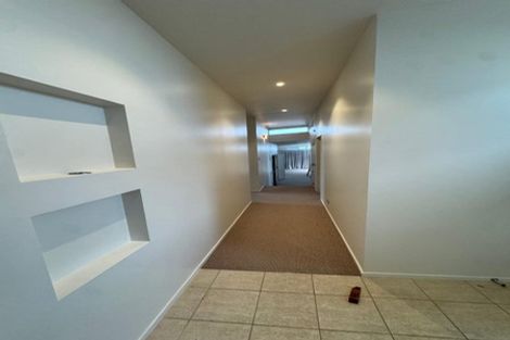 Photo of property in 8a Glenfield Road, Birkenhead, Auckland, 0626