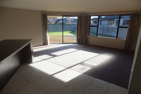 Photo of property in 16 Gibbston Close, Huntington, Hamilton, 3210