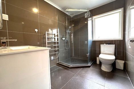 Photo of property in 50 Corricvale Way, Northcross, Auckland, 0630