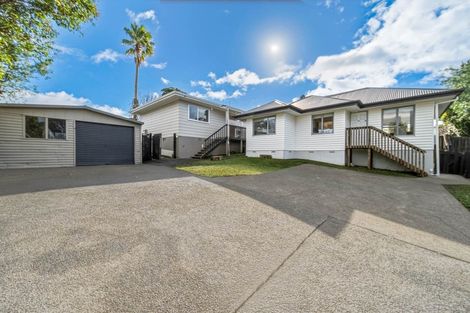 Photo of property in 12 Quincey Place, Massey, Auckland, 0614