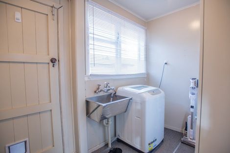 Photo of property in 16 Great North Road, Winton, 9720