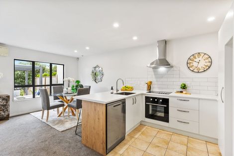 Photo of property in 6/42 Fields Parade, Oteha, Auckland, 0632