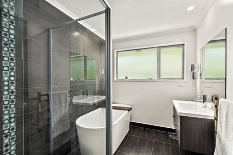 Photo of property in 3b Hobbs Road, Matakatia, Whangaparaoa, 0930