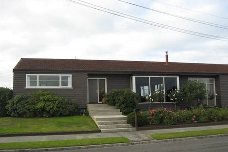 Photo of property in 2 Burn Street, Holmes Hill, Oamaru, 9401