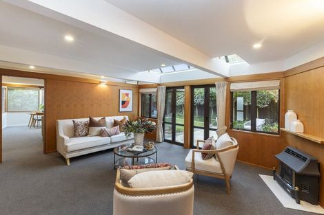 Photo of property in 16 Kent Lodge Avenue, Avonhead, Christchurch, 8042