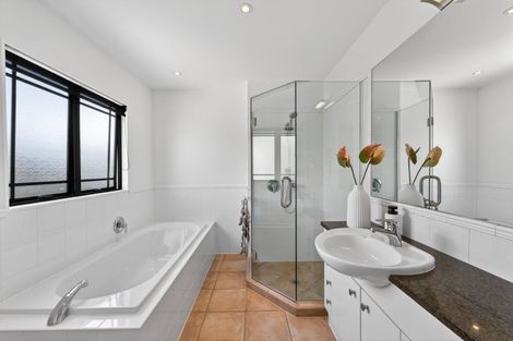 Photo of property in 5 Midway Avenue, Castor Bay, Auckland, 0620