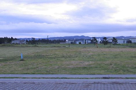 Photo of property in 5 Taumata Road, Omaha, 0986