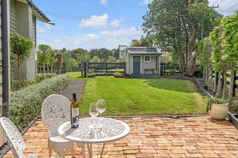 Photo of property in 17 Griggs Road, Whitford, Howick, 2571