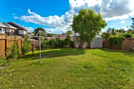 Photo of property in 212 East Coast Road, Forrest Hill, Auckland, 0620