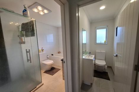 Photo of property in 10 Iwinuku Crescent, Wattle Downs, Auckland, 2103