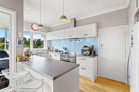 Photo of property in 63 Napier Terrace, Hospital Hill, Napier, 4110