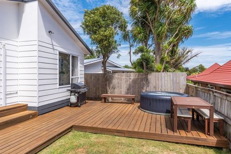 Photo of property in 73 Langdale Avenue, Paraparaumu, 5032