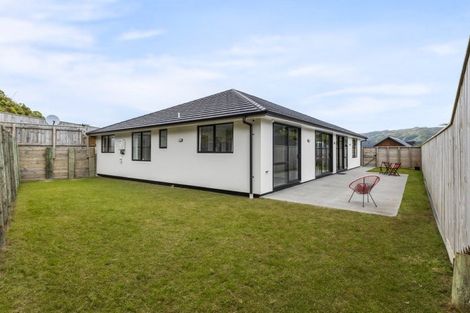 Photo of property in 22 Queen Charlotte Drive, Aotea, Porirua, 5024