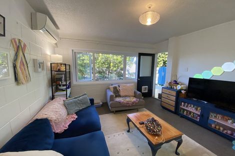 Photo of property in 2/219 Grant Road, Thorndon, Wellington, 6011