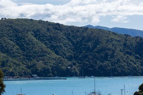 Photo of property in 21 Amelia Crescent, Waikawa, Picton, 7220