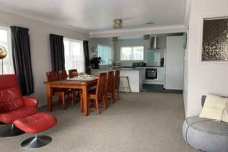 Photo of property in 2/100 Titirangi Road, New Lynn, Auckland, 0600