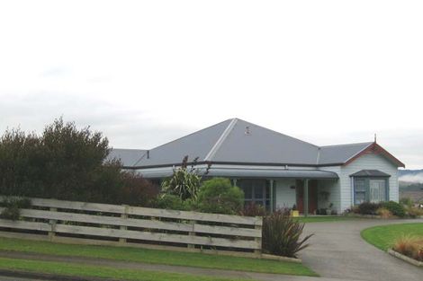 Photo of property in 10 Grace Nicholls Grove, Riverstone Terraces, Upper Hutt, 5018