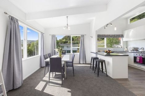 Photo of property in 6 Saint Annes Square, Tawa, Wellington, 5028
